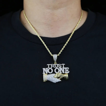 Collar Iced Out Trust No One (No confíes en nadie)