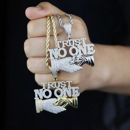 Collar Iced Out Trust No One (No confíes en nadie)