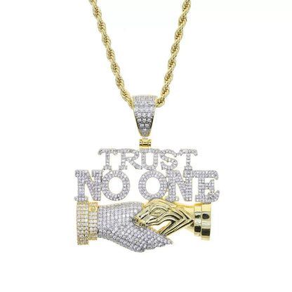 Collar Iced Out Trust No One (No confíes en nadie)