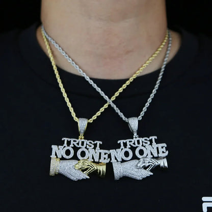 Collar Iced Out Trust No One (No confíes en nadie)